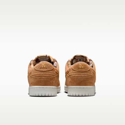 Nike SB Dunk Low Pro Skate Shoes. Nike JP
